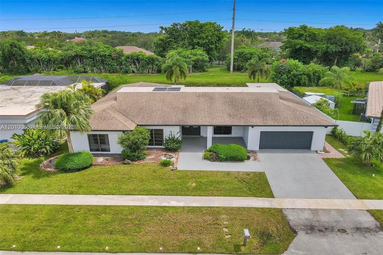 16610 Royal Poinciana Ct - Photo 6 of 47