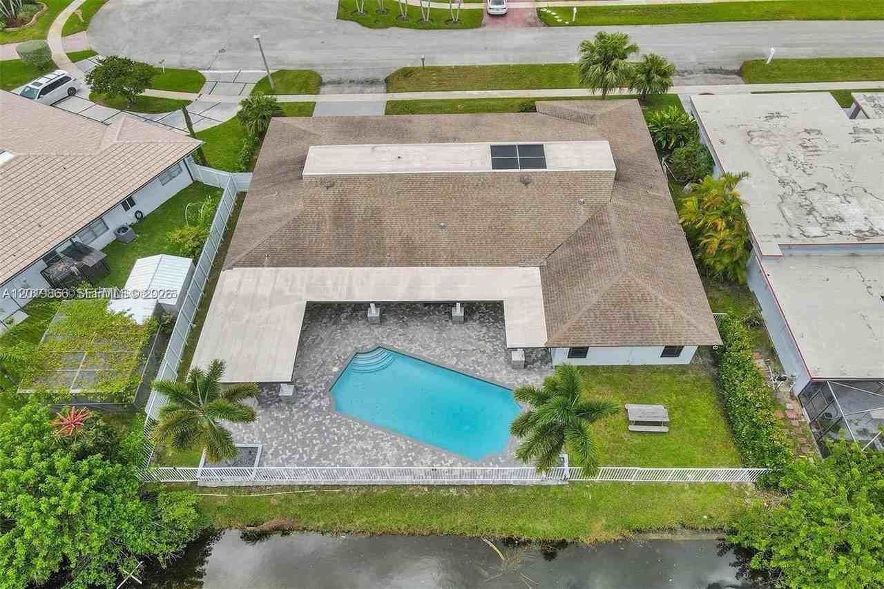 16610 Royal Poinciana Ct - Photo 7 of 47