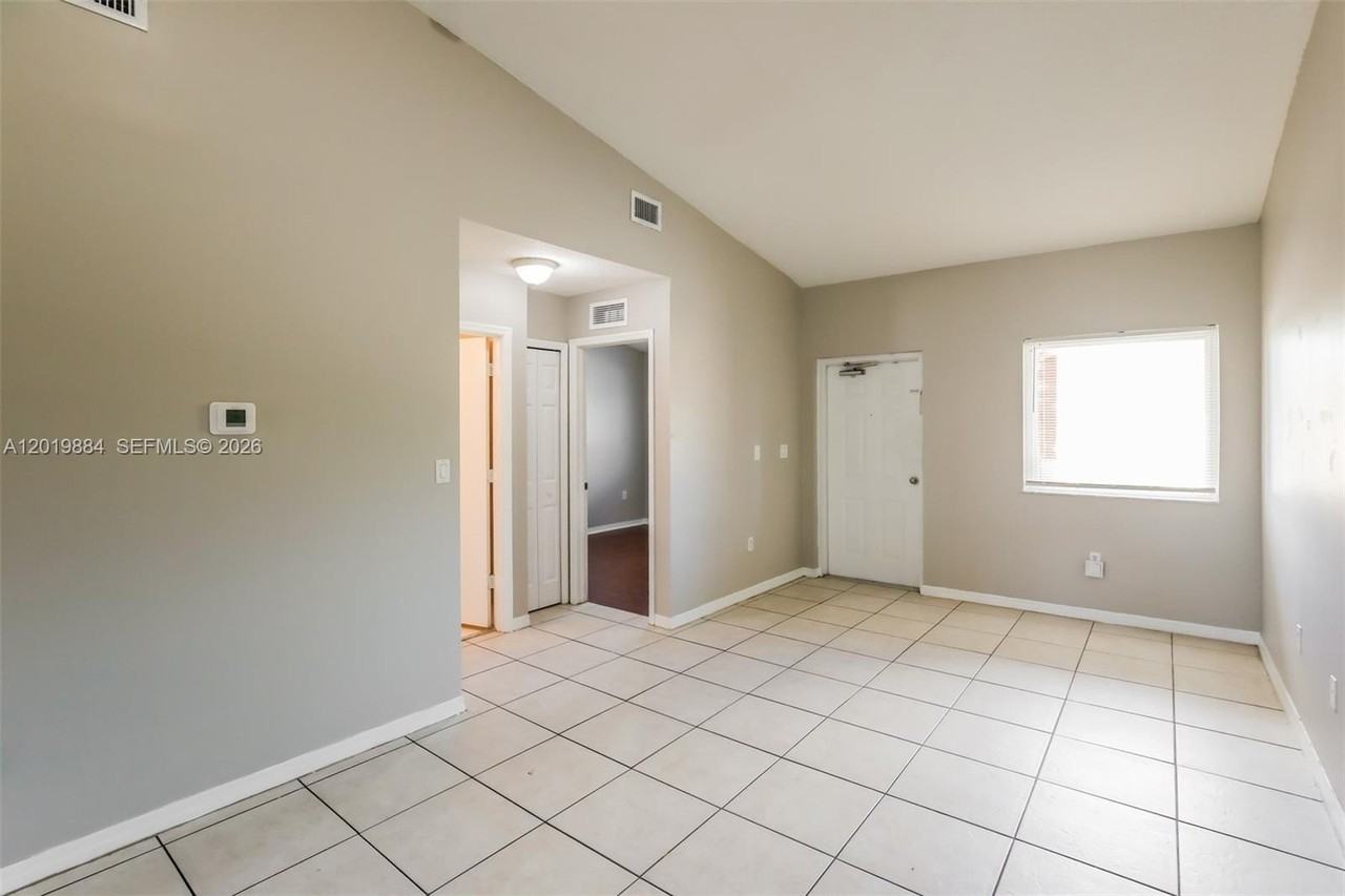 925 Ne 34th Ave #203 - Photo 2 of 18