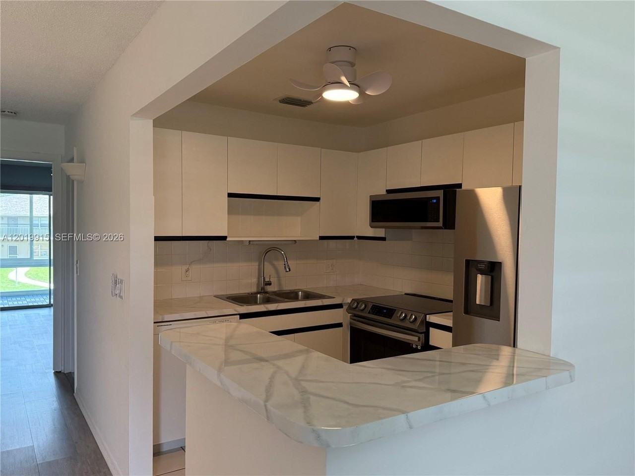 18 Lake Vista Trl #204 - Photo 5 of 33