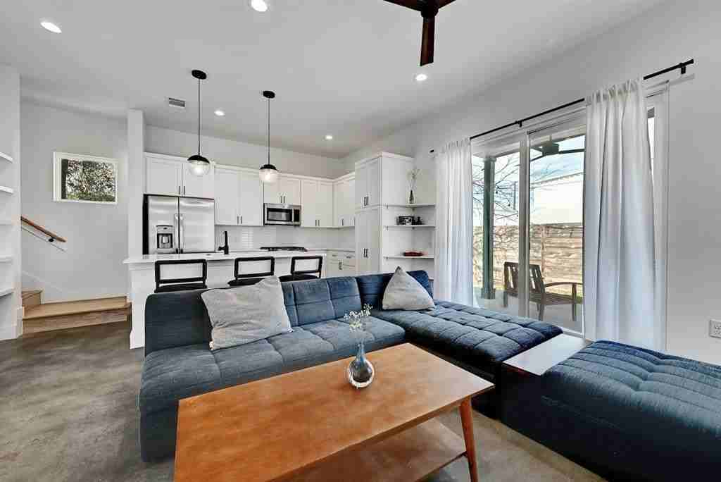 2812 E 4th St - Photo 5 of 26