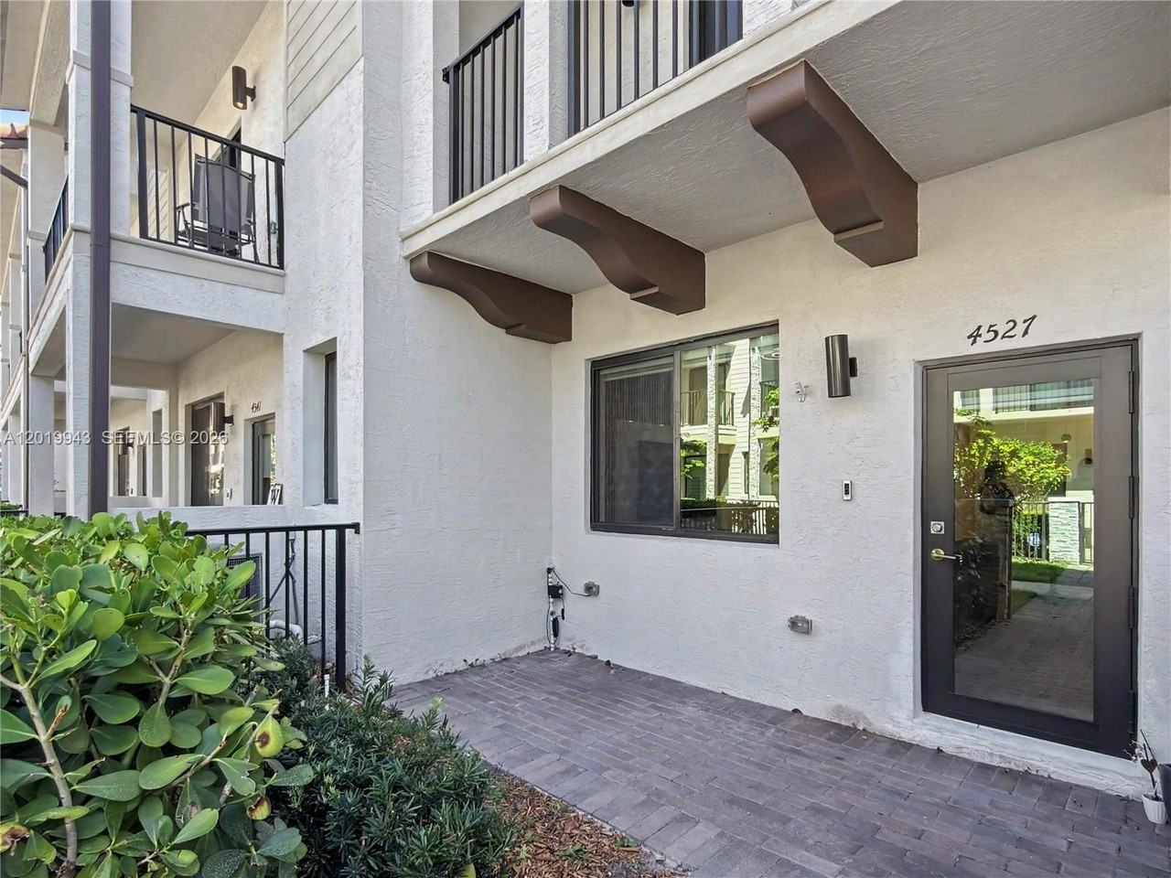 4527 Nw 83rd Path - Photo 3 of 47