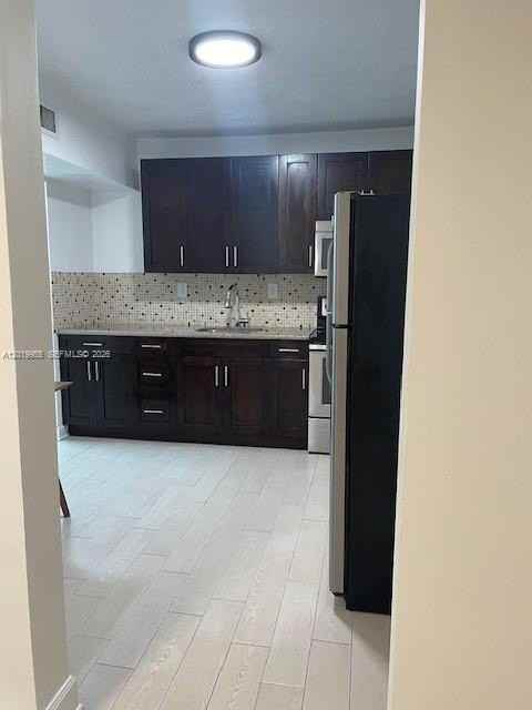 221 Sw 9th Ave #2 - Photo 5 of 31