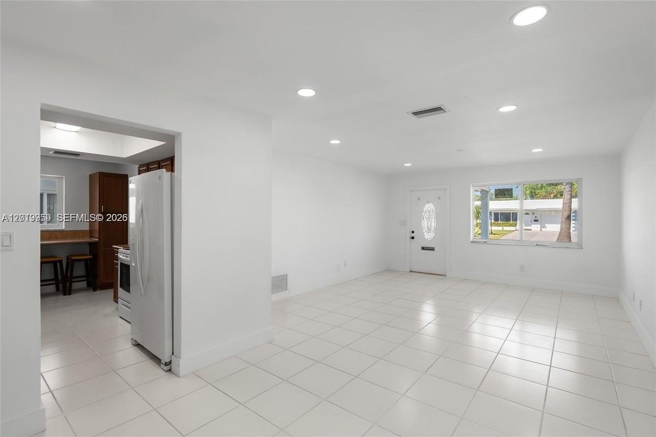 310 Leisure Blvd - Photo 4 of 19