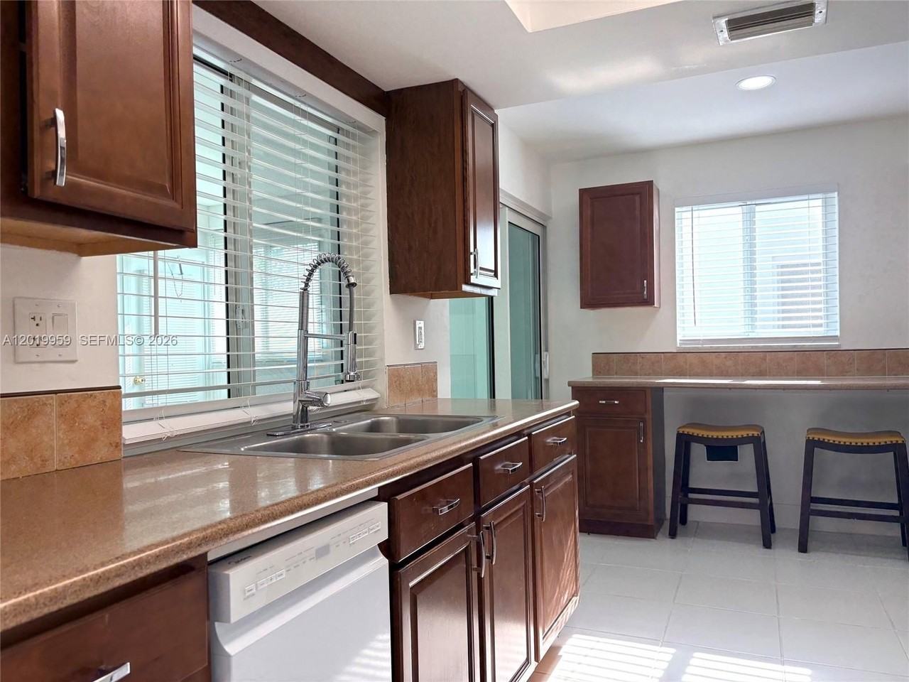 310 Leisure Blvd - Photo 5 of 19