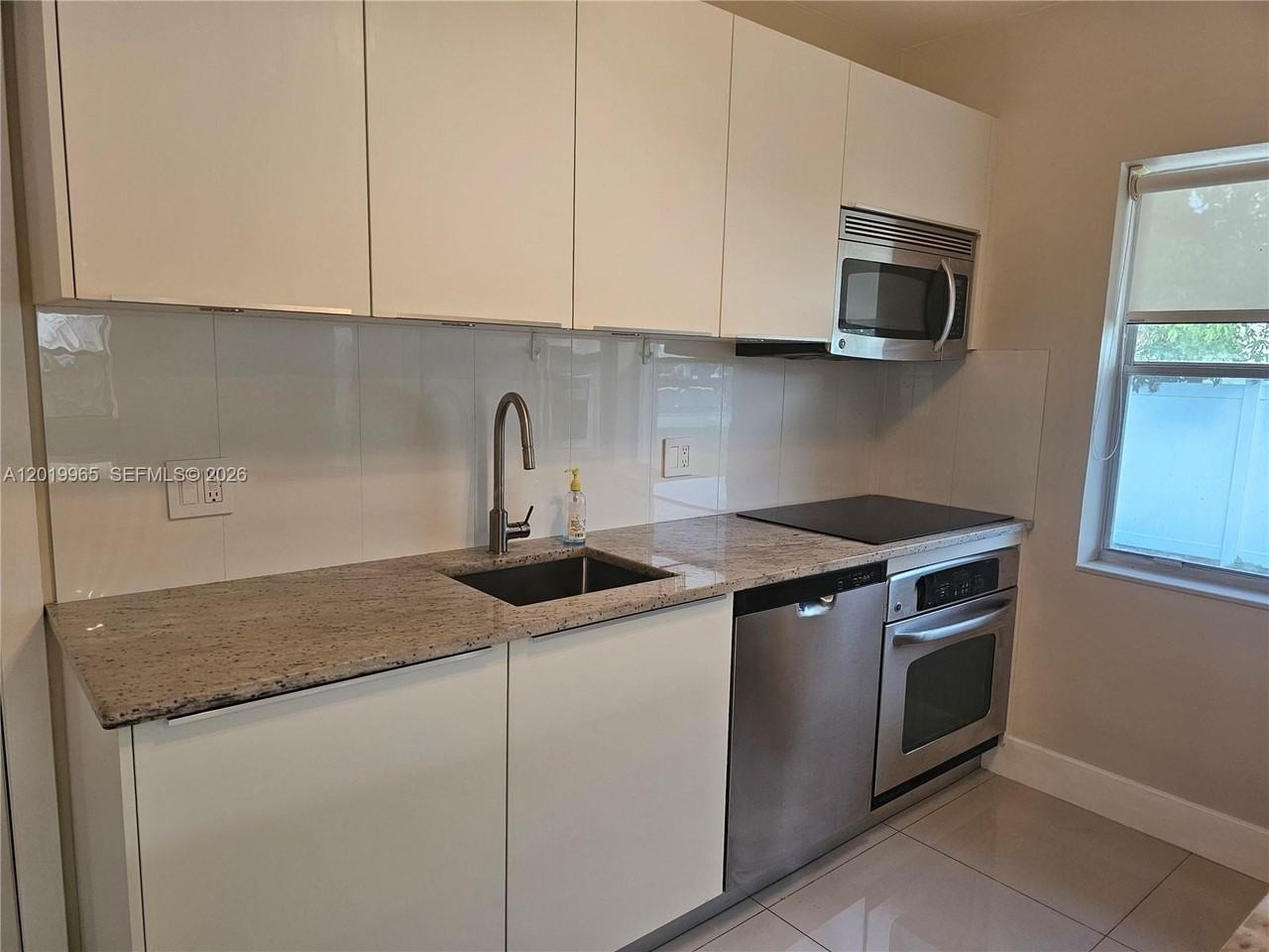 241 Ne 1st Ter #1-2 - Photo 5 of 23