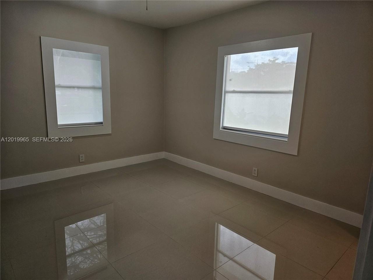 241 Ne 1st Ter #1-2 - Photo 7 of 23