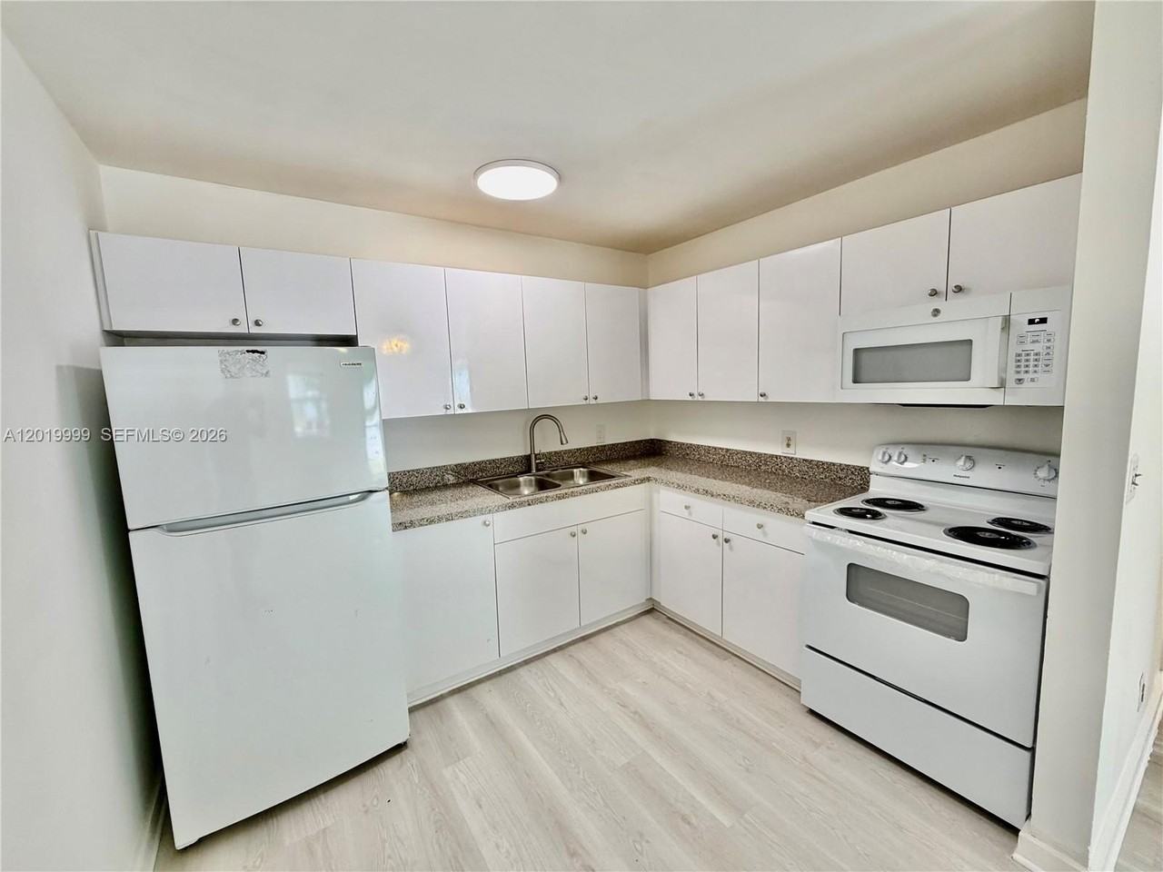 4801 Sw 18th St #1 - Photo 4 of 20