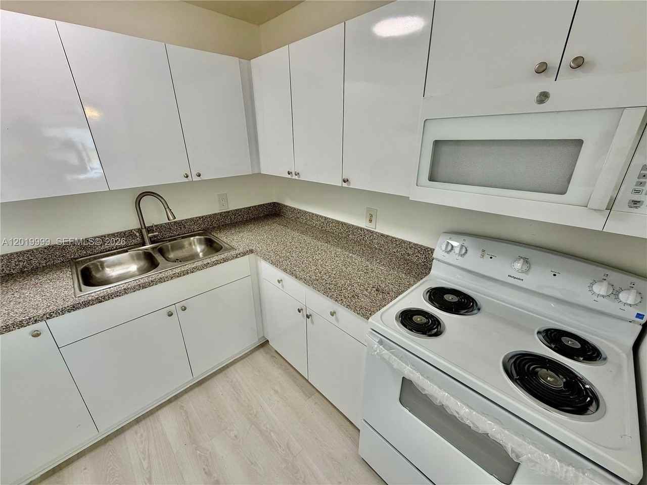 4801 Sw 18th St #1 - Photo 6 of 20