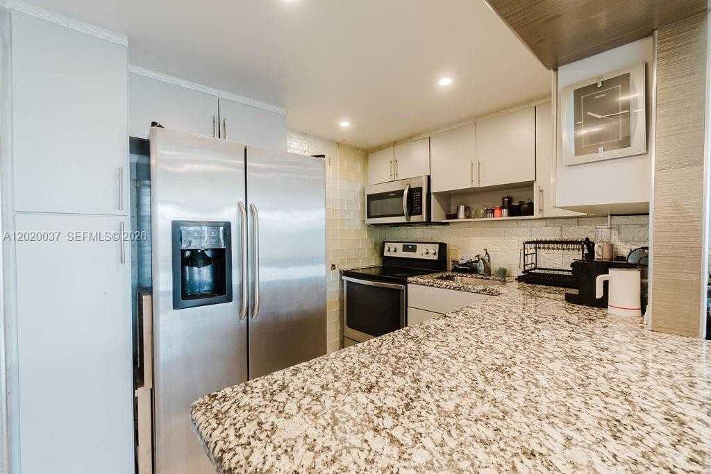 8000 Harding Ave #2B - Photo 3 of 15