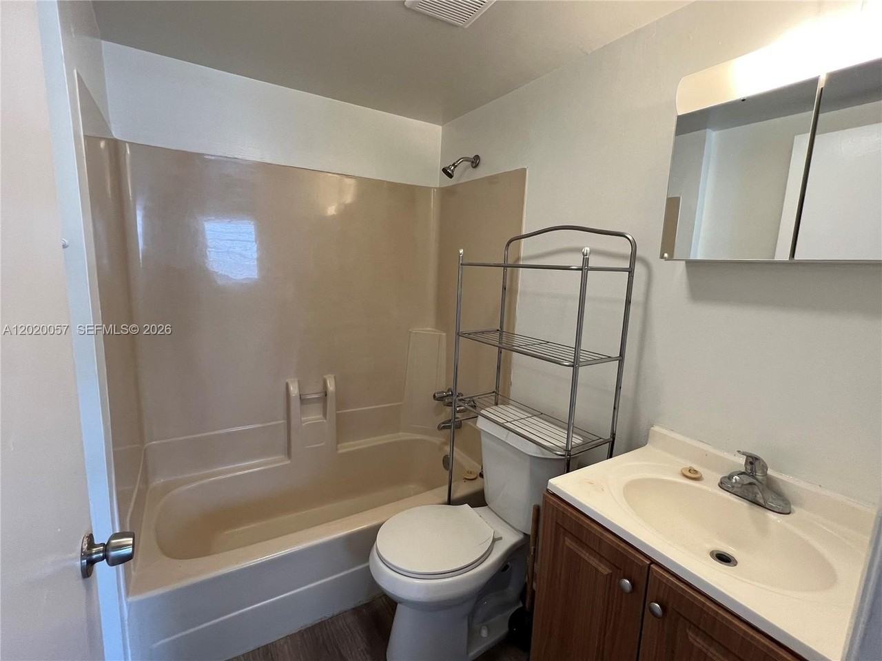 1001 S 22nd Ct - Photo 5 of 7