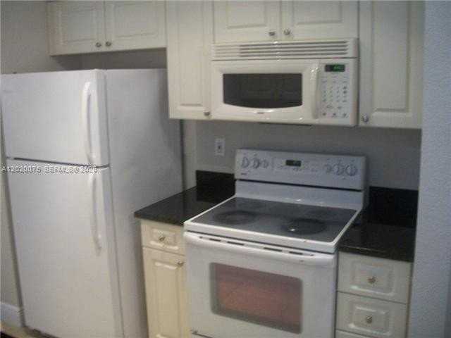 21000 Sw 87th Ave #307 - Photo 3 of 22