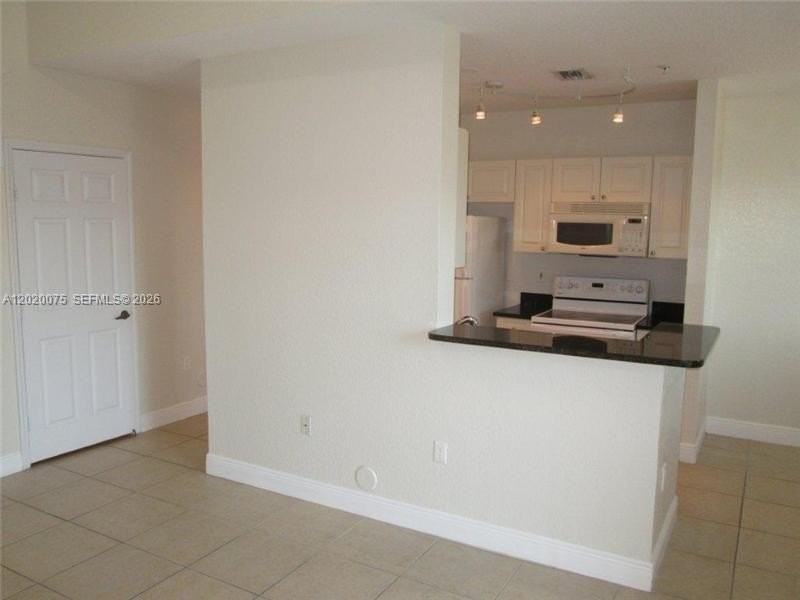 21000 Sw 87th Ave #307 - Photo 4 of 22