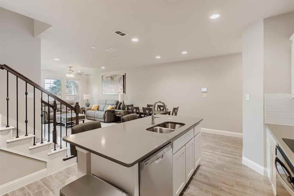 628 Sandiford Ct - Photo 5 of 21