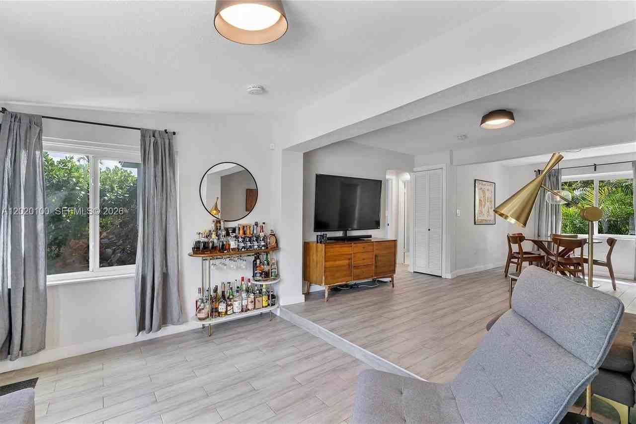 74 Nw 117th St - Photo 6 of 42