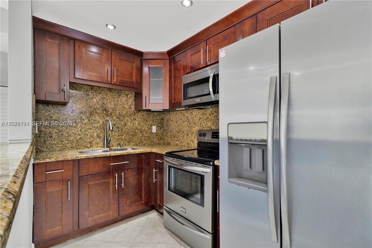 6200 W Flagler St #301 - Photo 3 of 17