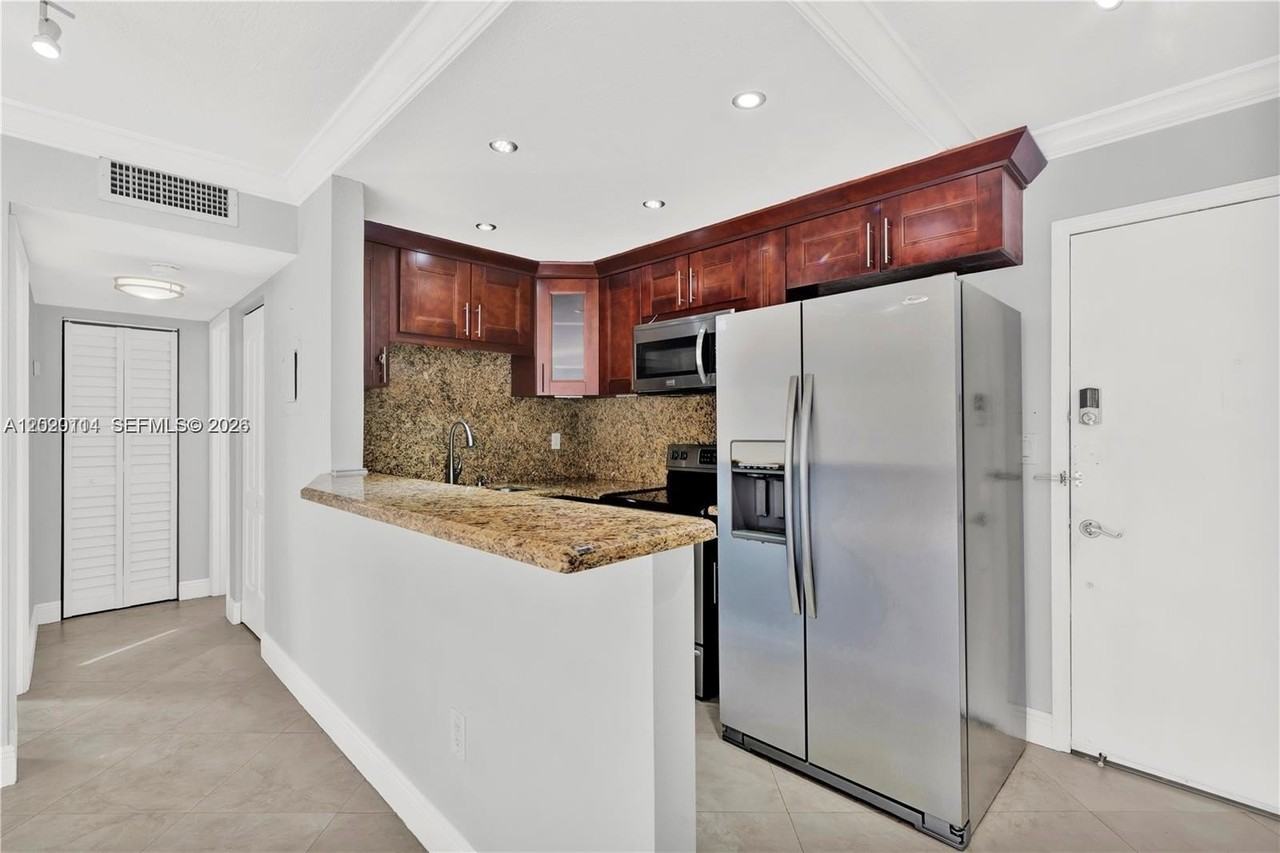 6200 W Flagler St #301 - Photo 4 of 17