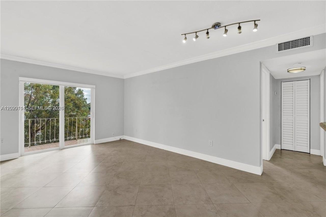 6200 W Flagler St #301 - Photo 5 of 17