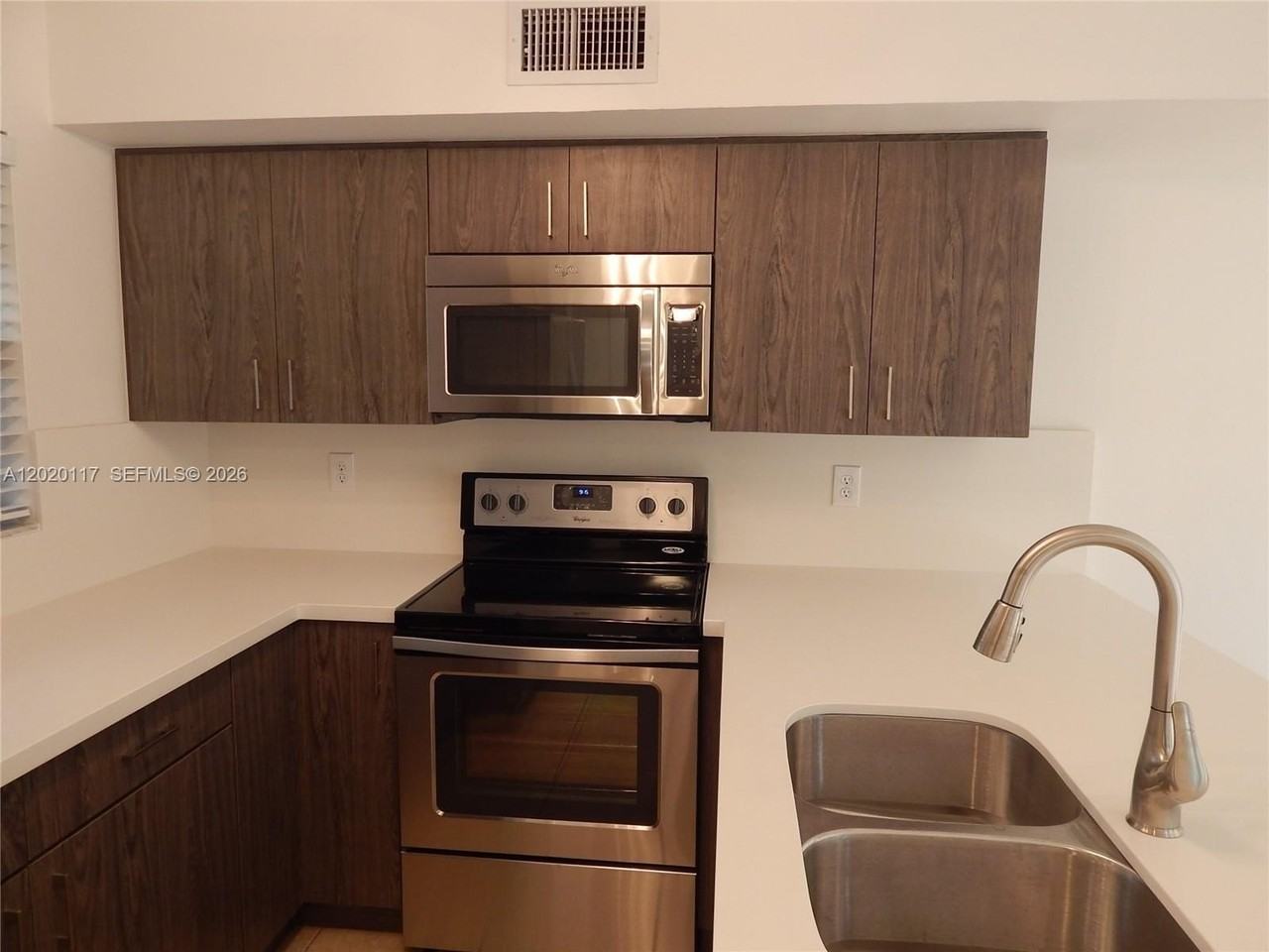 3119 Sw 27th Ave #3119 - Photo 3 of 20