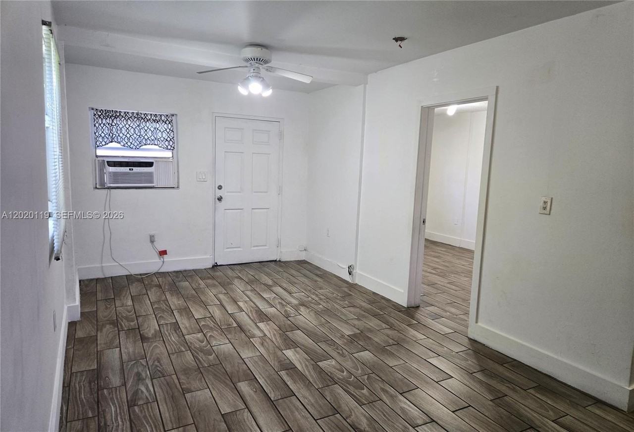 1662 Nw 1st St #2 - Photo 2 of 8