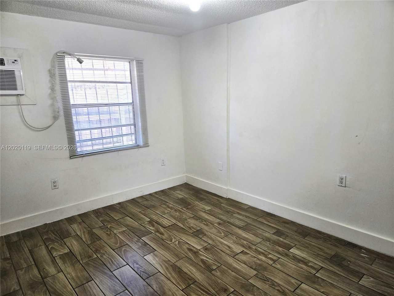 1662 Nw 1st St #2 - Photo 5 of 8