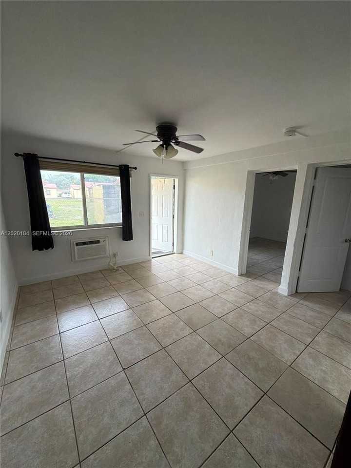 1124 Nw 2nd St #2 - Photo 4 of 9