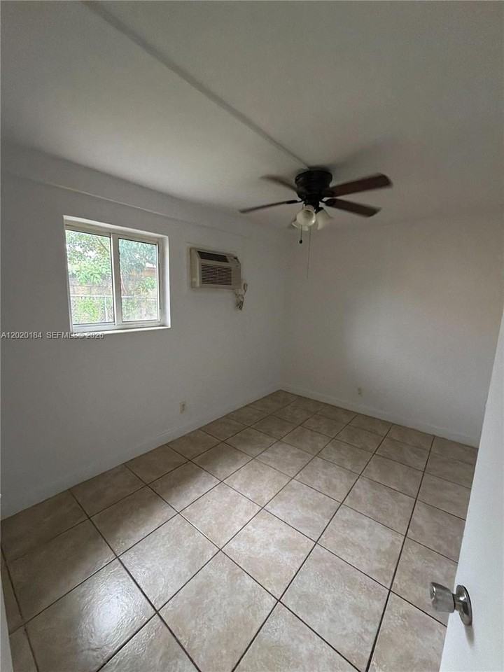 1124 Nw 2nd St #2 - Photo 6 of 9