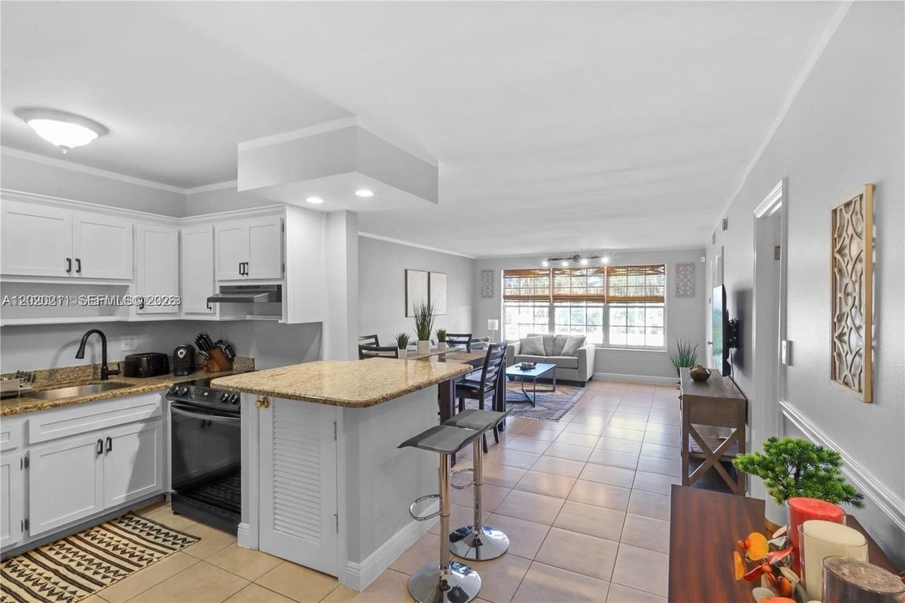 2420 Se 17th St #301C - Photo 3 of 18
