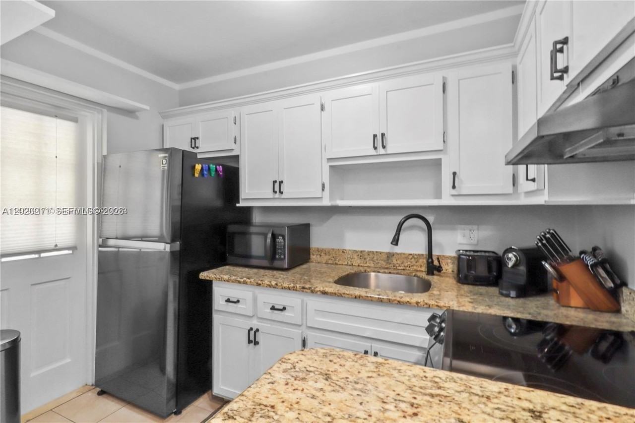 2420 Se 17th St #301C - Photo 5 of 18