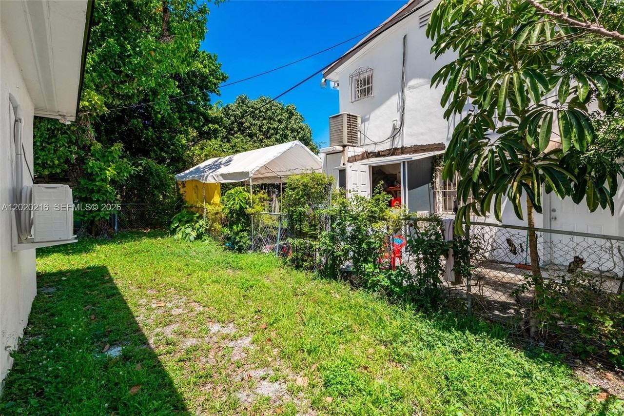 221 Nw 32nd St #223B - Photo 4 of 22