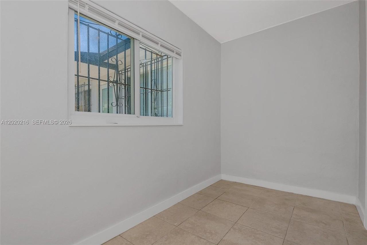 221 Nw 32nd St #223B - Photo 6 of 22