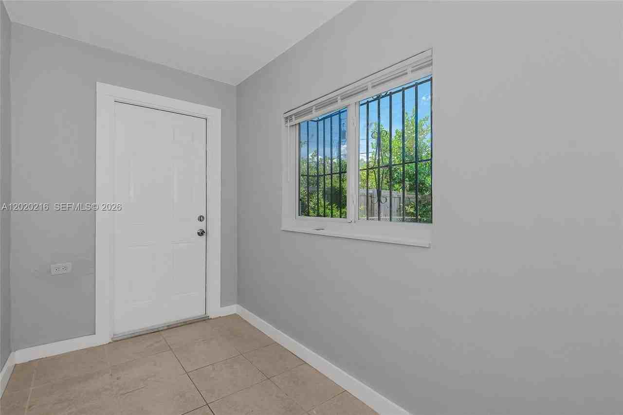221 Nw 32nd St #223B - Photo 7 of 22