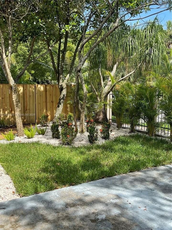 742 New Jersey St #1 - Photo 3 of 15