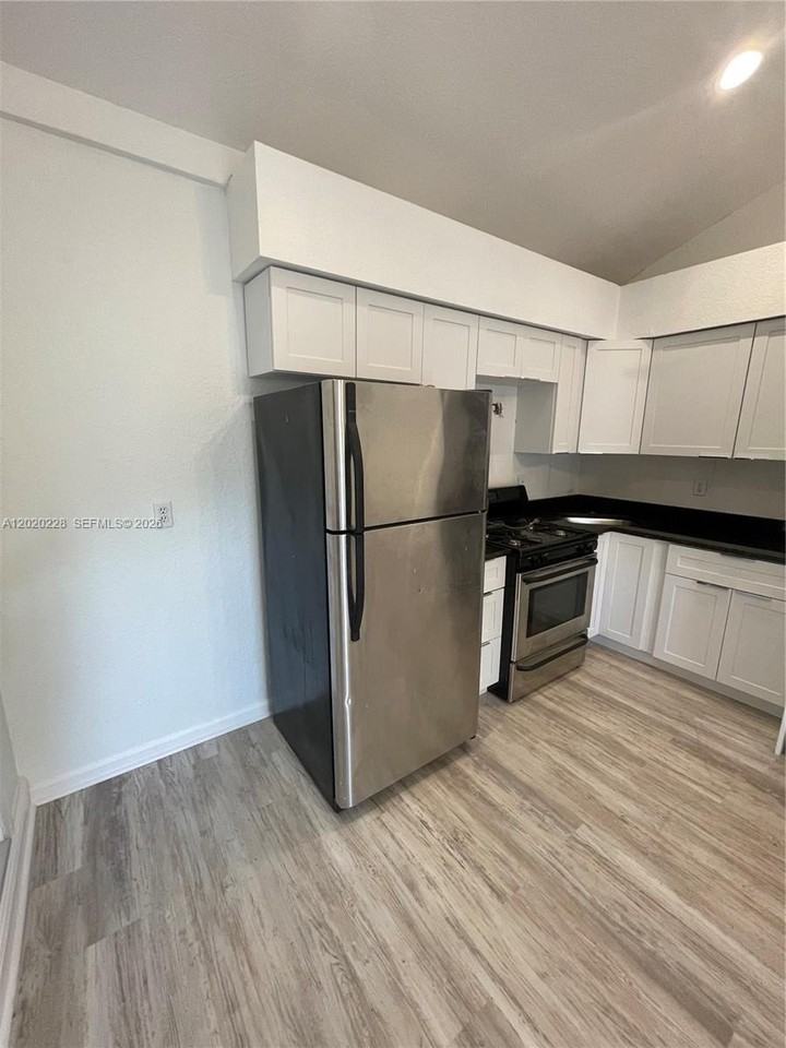 742 New Jersey St #1 - Photo 5 of 15