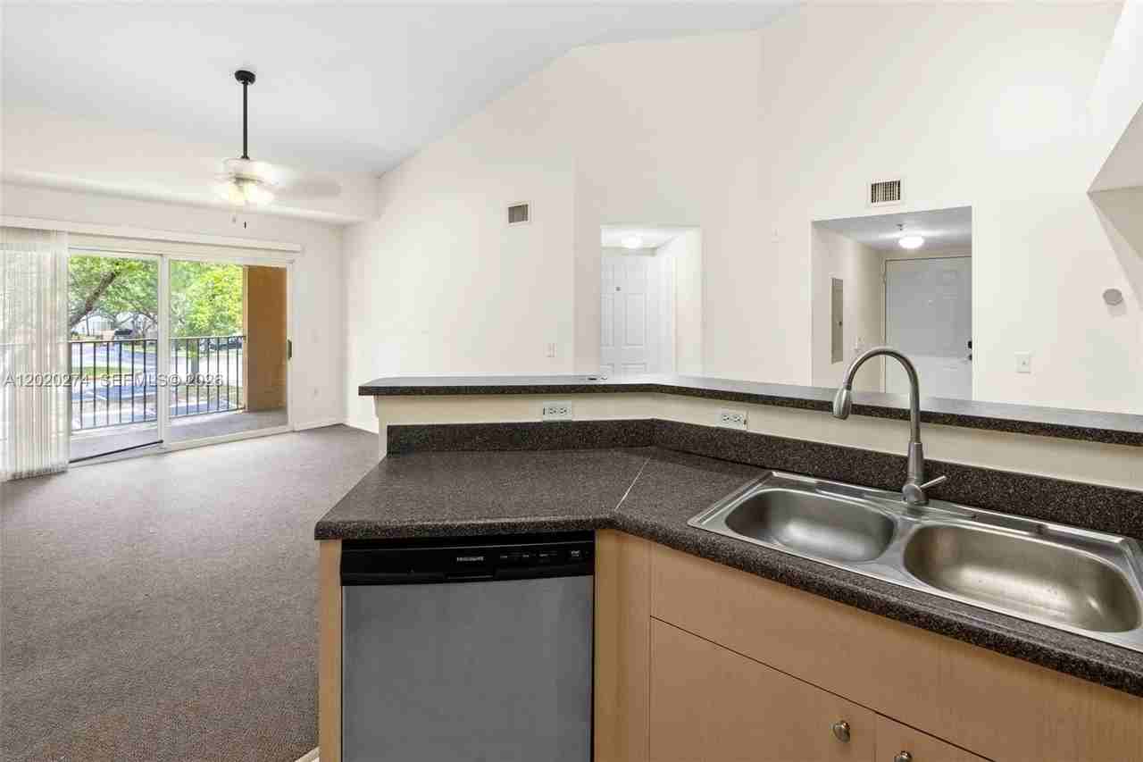 4280 San Marino Blvd #201 - Photo 6 of 20