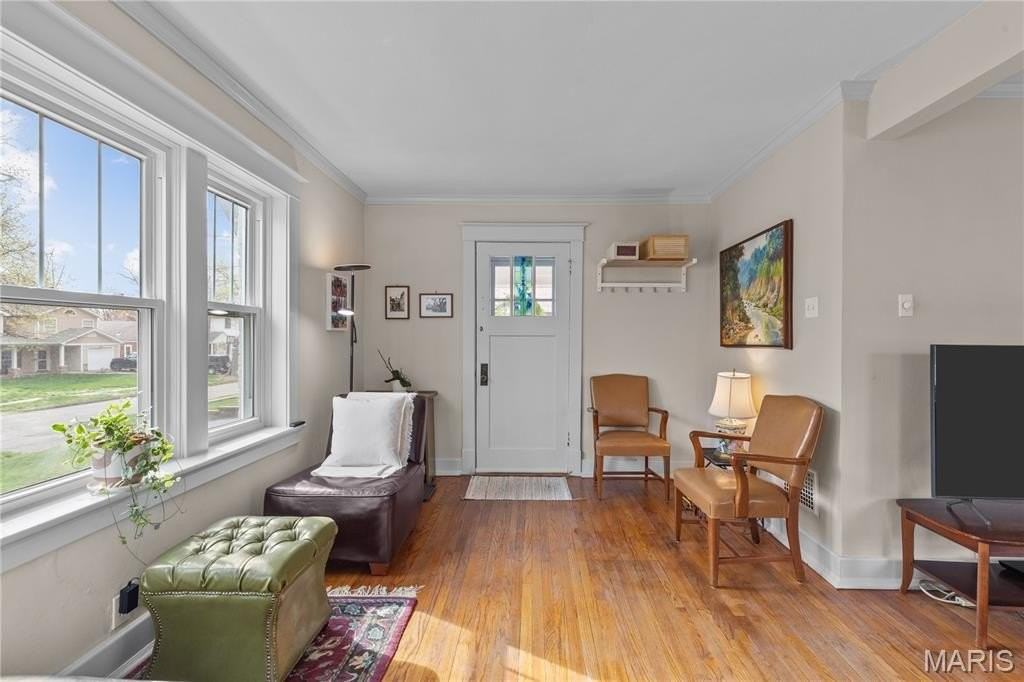 1027 Curran Ave - Photo 3 of 28