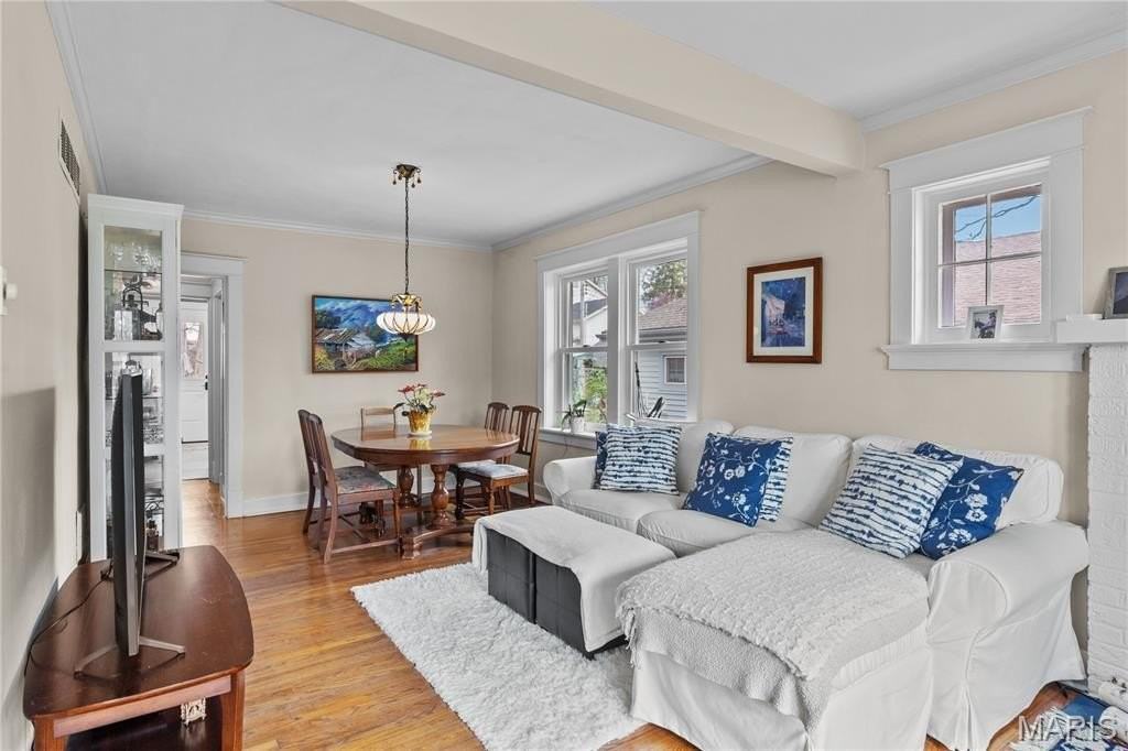 1027 Curran Ave - Photo 5 of 28
