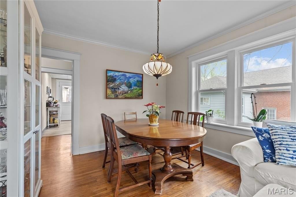 1027 Curran Ave - Photo 6 of 28