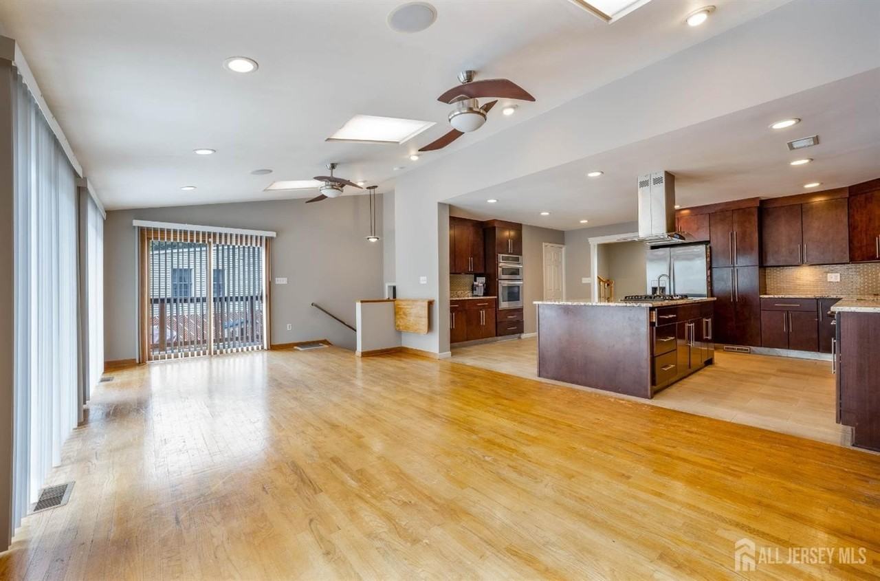 4 Patricia Ave - Photo 6 of 35