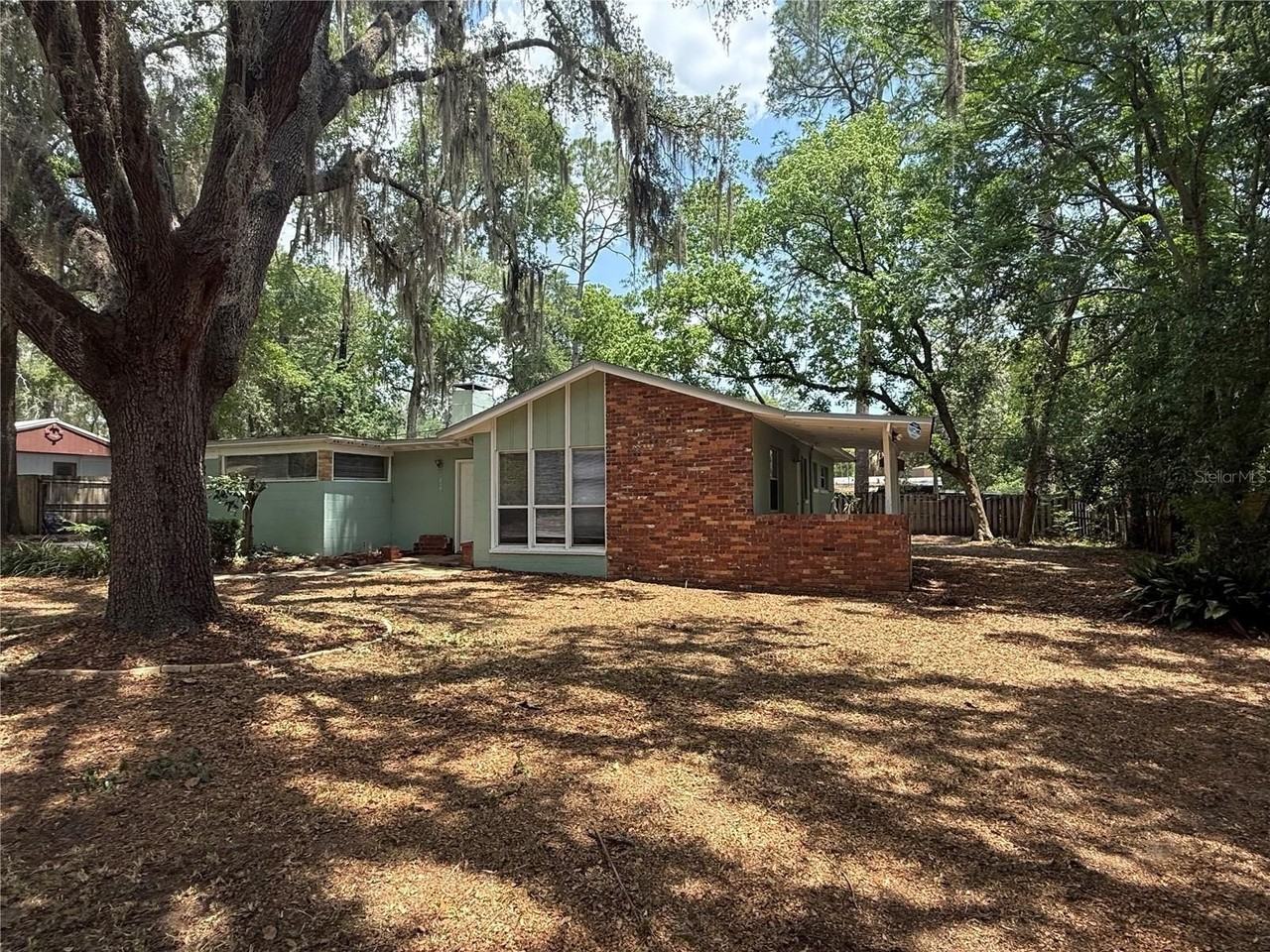 217 Nw 36th Dr - Photo 2 of 22