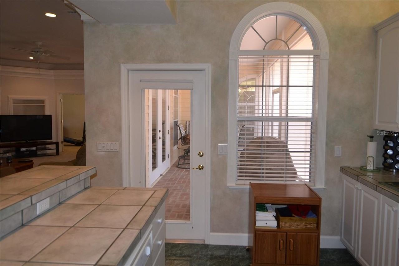 79 Nw 48th Blvd - Photo 5 of 30