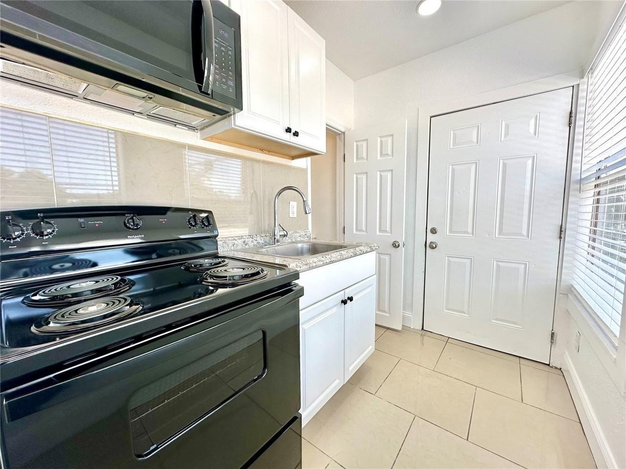 503 N Ridgewood Ave #1 - Photo 5 of 6