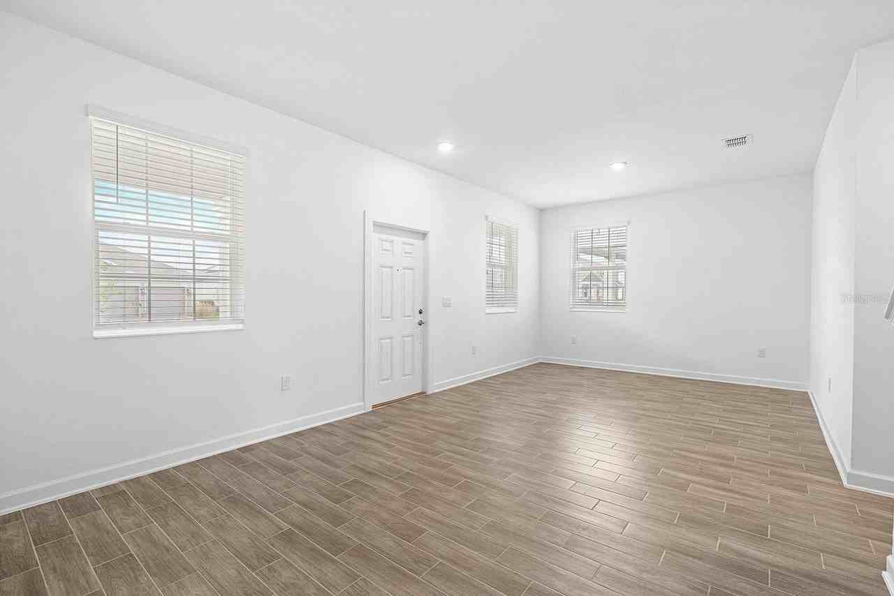 3053 Ella Way - Photo 4 of 36