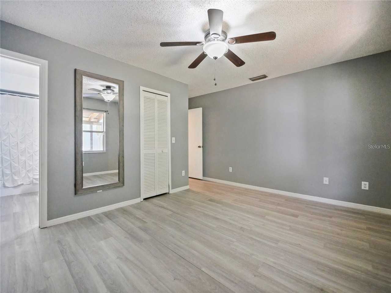 240 Maureen Dr - Photo 7 of 48