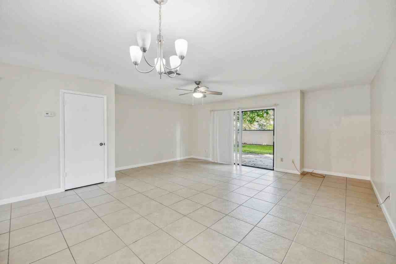 2748 Candlewood Ct - Photo 2 of 11