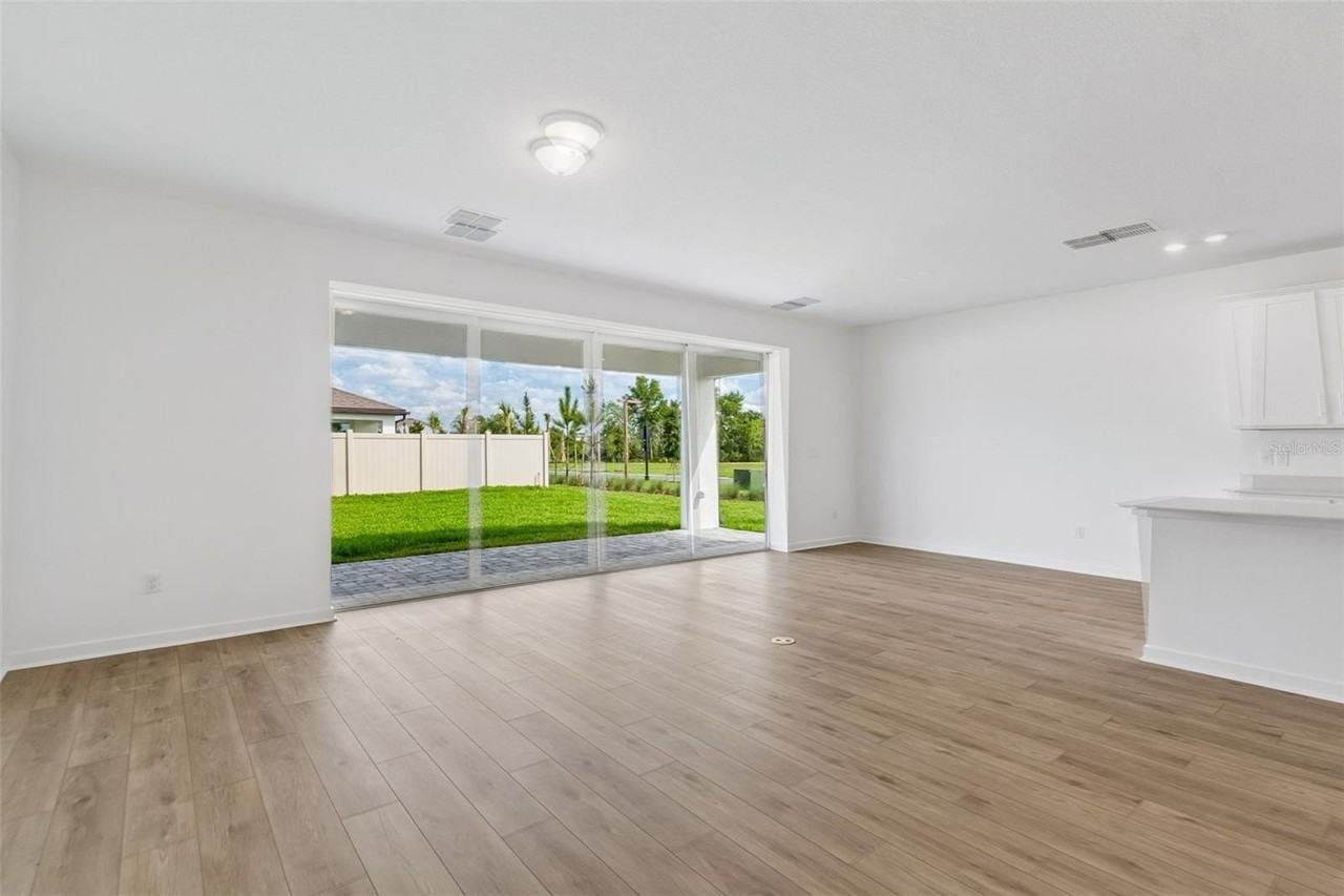 6669 ASBURY BARNES LANE - Photo 5 of 45