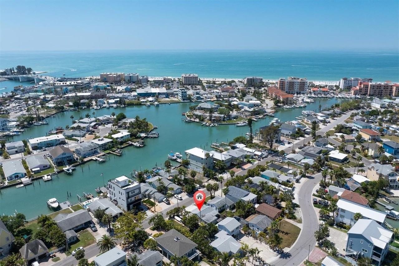 358 Boca Ciega Dr - Photo 2 of 20