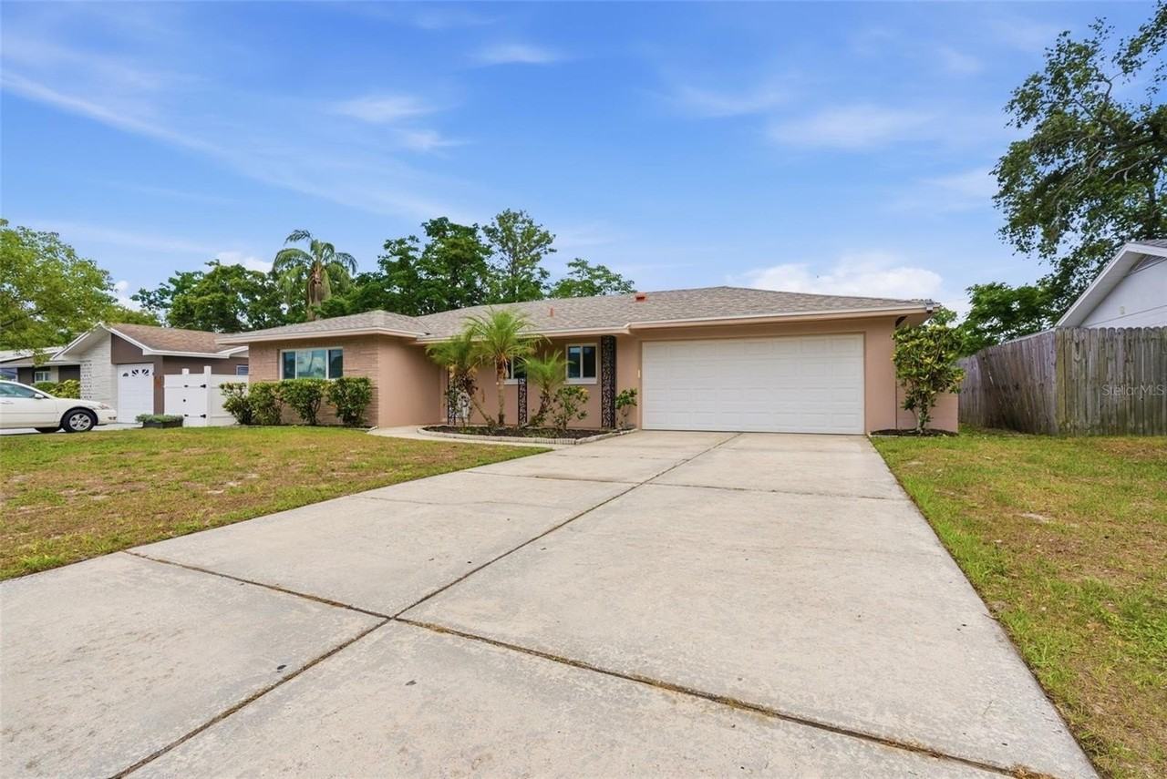 2465 Brentwood Dr - Photo 3 of 25