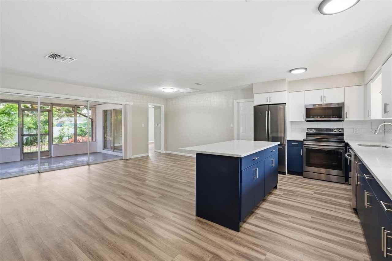 2465 Brentwood Dr - Photo 4 of 25