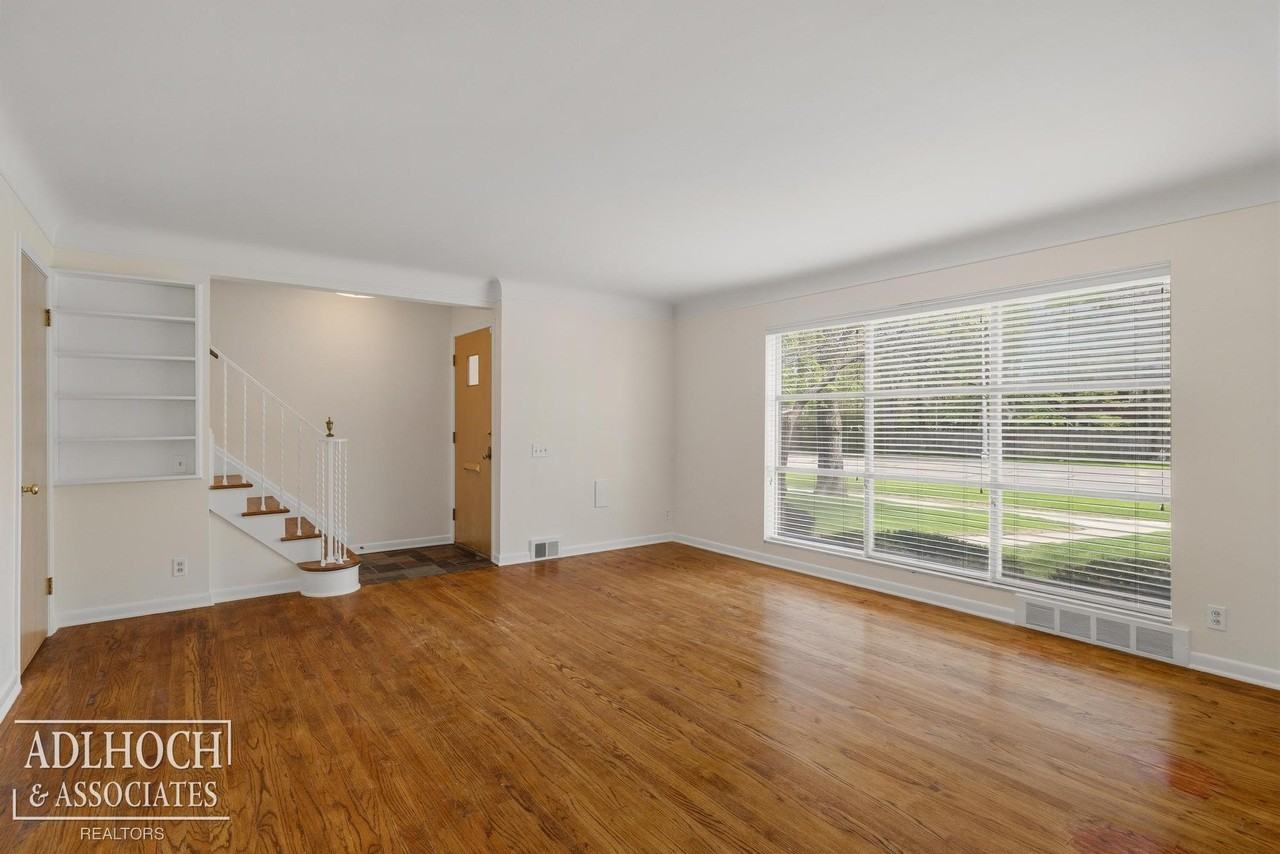 17209 E Jefferson Ave - Photo 3 of 21